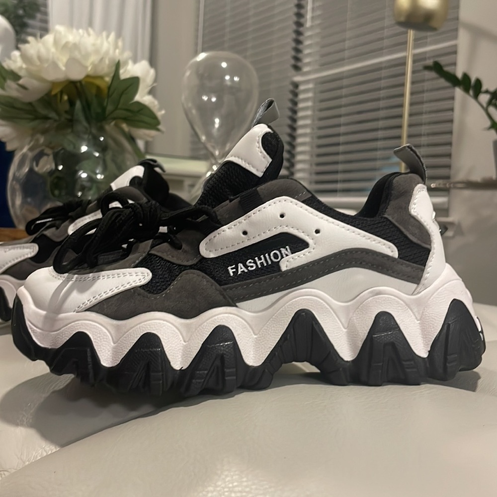 Size 6 - Picture 2 of 5